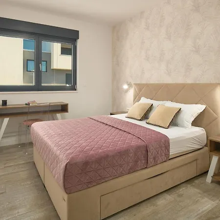 Luxury Sol Mate Split