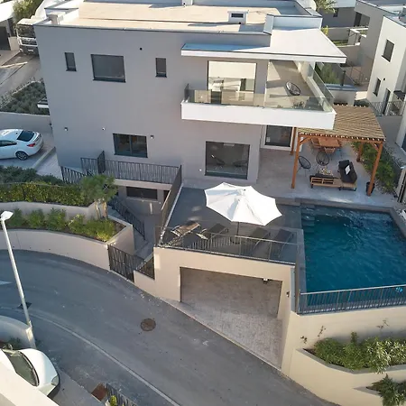 Luxury Sol * Split